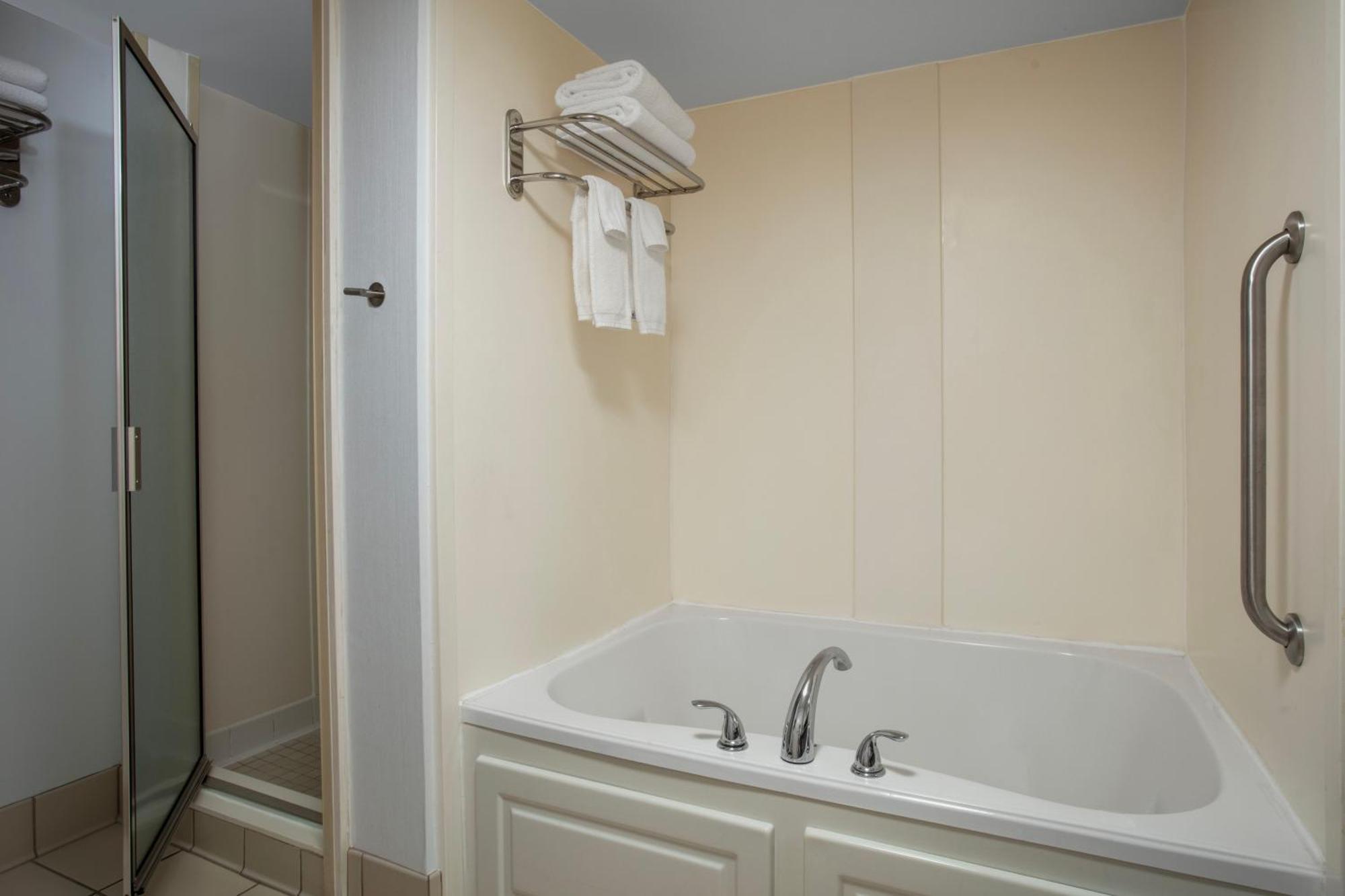 Hilton Garden Inn Фредериксберг Экстерьер фото